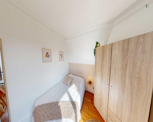 Homely double bedroom in 18th arrondissement