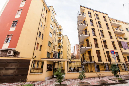 Inviting double bedroom near the Corvetto subway station - Gallery - 8