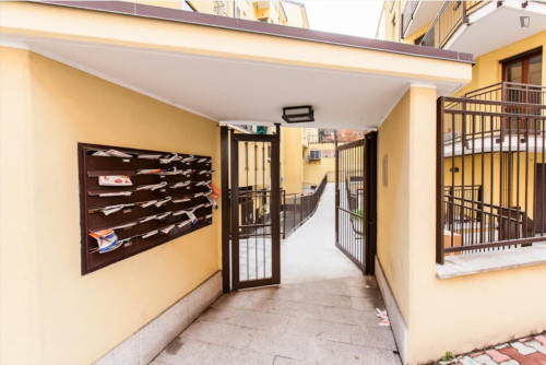Inviting double bedroom near the Corvetto subway station - Gallery - 5
