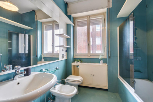 Colourful double bedroom with a balcony, in Maggiolina - Gallery - 8