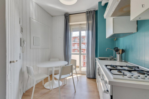 Colourful double bedroom with a balcony, in Maggiolina - Gallery - 5