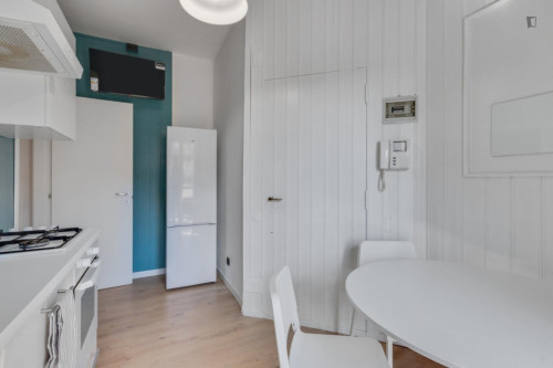 Colourful double bedroom with a balcony, in Maggiolina - Gallery - 7