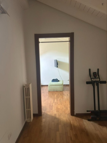 Single bedroom in 4-bedroom apartment