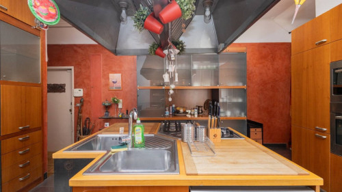 Room in a shared 6-bedroom apartment for rent in Buenos Aires-Venezia.