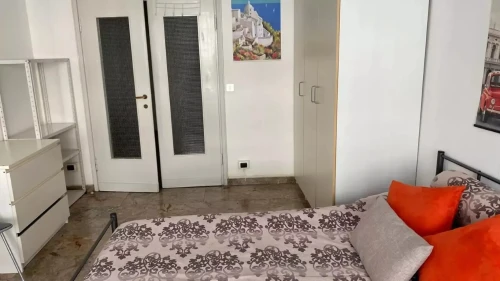 Room in a shared 5-bedroom apartment for rent in Buenos Aires-Venezia.