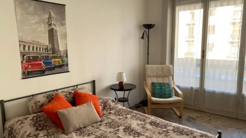 Room in a shared 5-bedroom apartment for rent in Buenos Aires-Venezia.