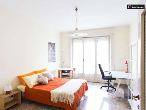 Room in a shared 5-bedroom apartment for rent in Buenos Aires-Venezia.