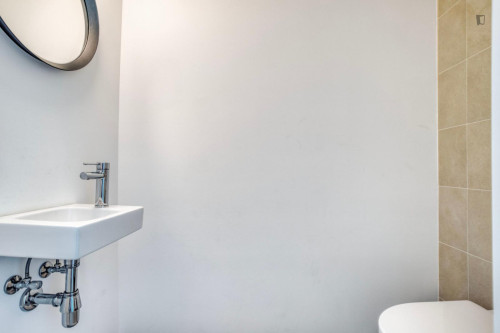 Charming 1-bedroom flat near the University of Economics and Business - Gallery - 12