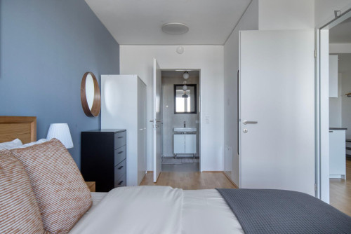 Charming 1-bedroom flat near the University of Economics and Business - Gallery - 23