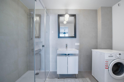 Charming 1-bedroom flat near the University of Economics and Business - Gallery - 20