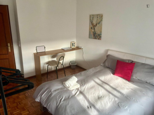 Exciting Double Bedroom close to Castelo Branco Train Station