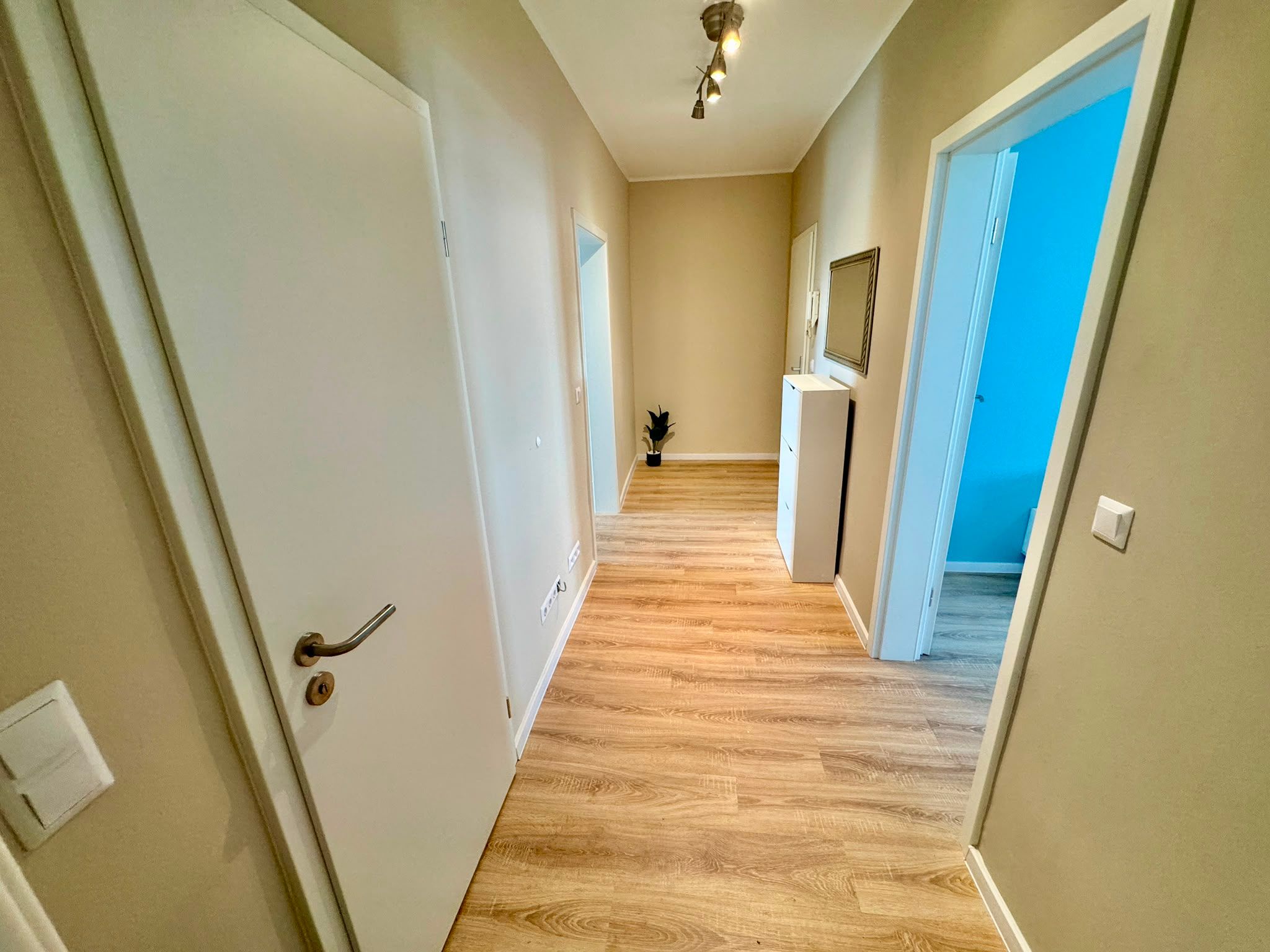 Beautiful & Cozy Apartment Near HRW And City Center - 3