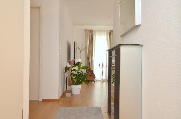 Modern Spacious Apartment Near City Center - 16