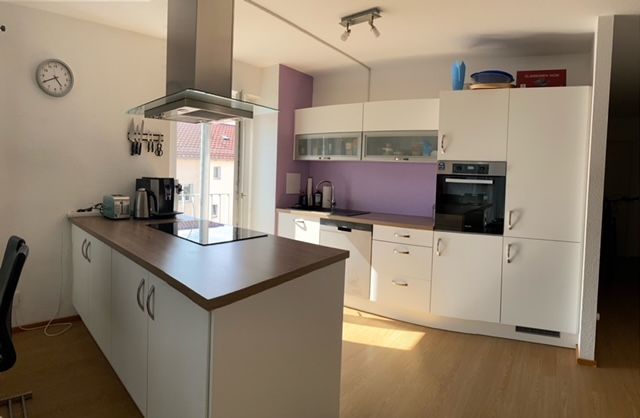 Modern Spacious Apartment Near City Center - 11