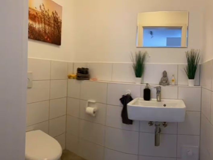 Modern Spacious Apartment Near City Center - 17