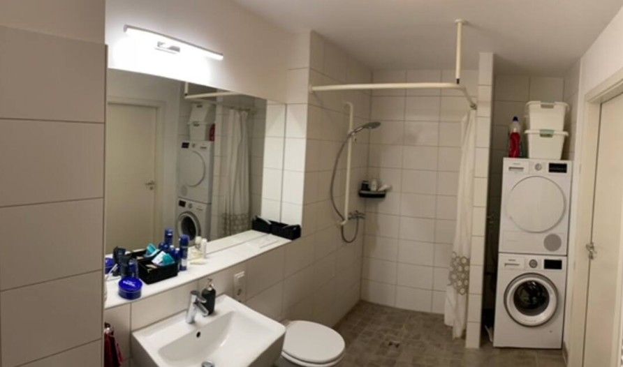 Modern Spacious Apartment Near City Center - 25
