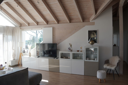 Spacious, fully furnished top-floor apartment with lake view and near lido for temporary rent - Gallery - 8