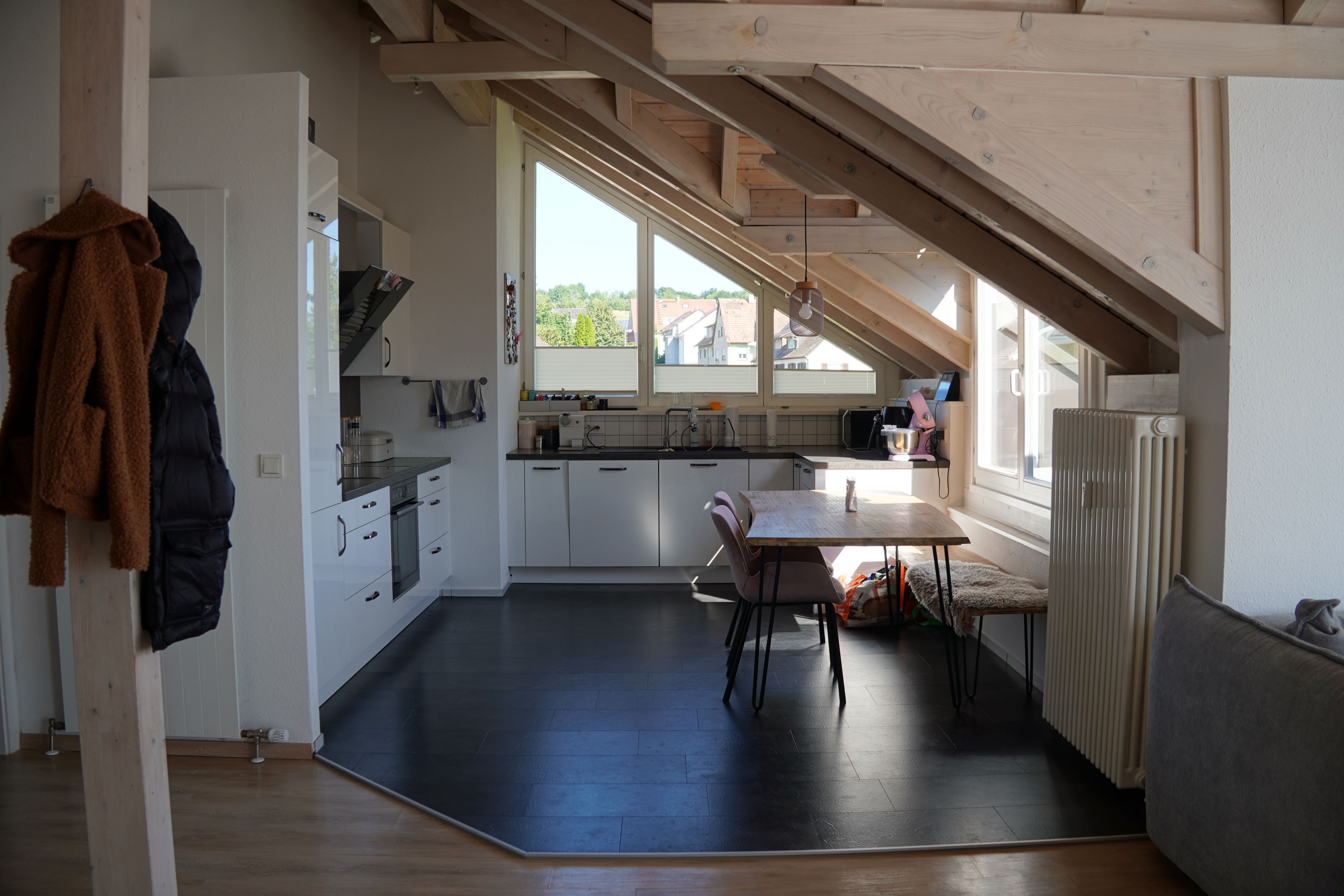Spacious, Fully Furnished Top-Floor Apartment With Lake View And Near Lido For Temporary Rent - 1
