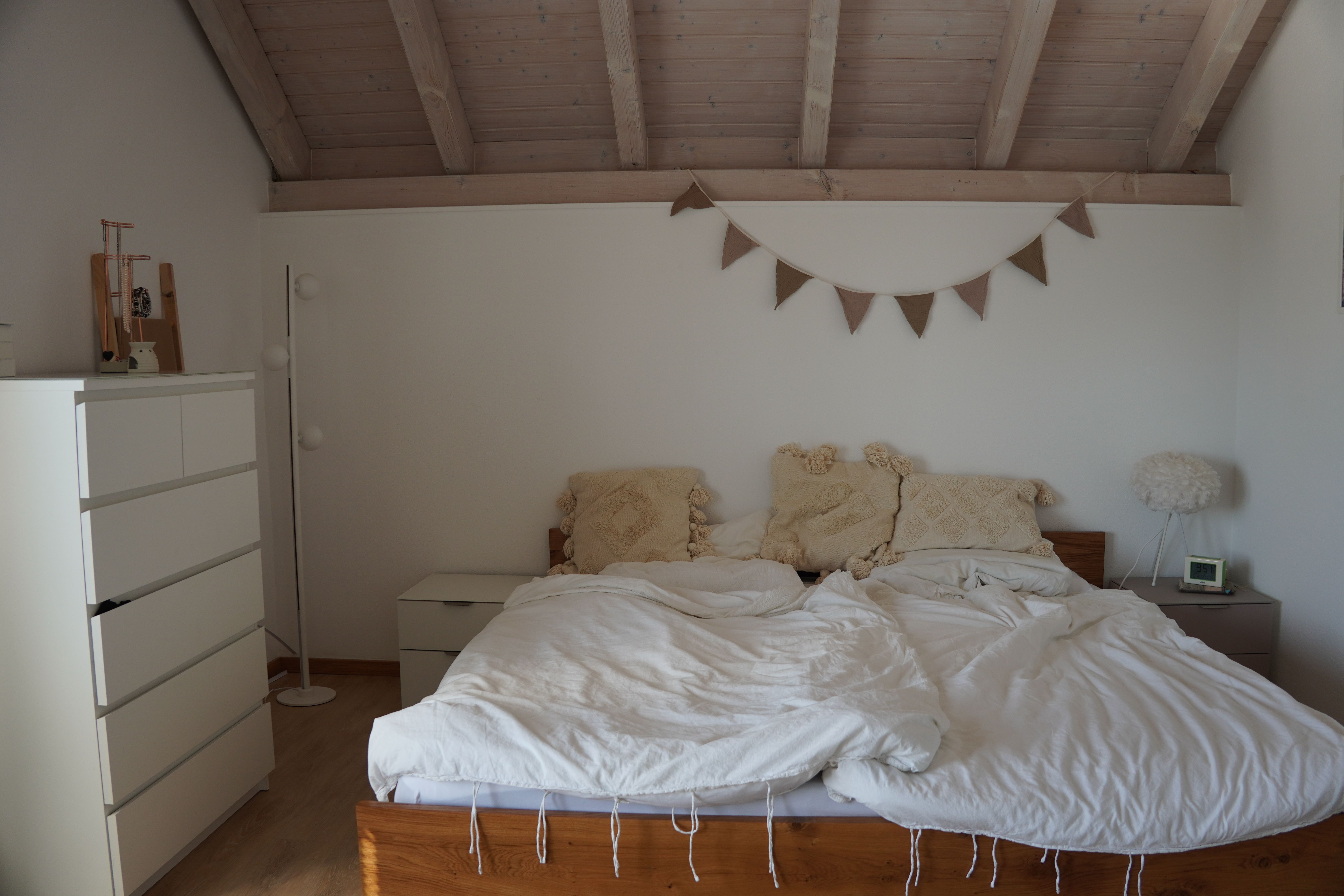 Spacious, Fully Furnished Top-Floor Apartment With Lake View And Near Lido For Temporary Rent - 3