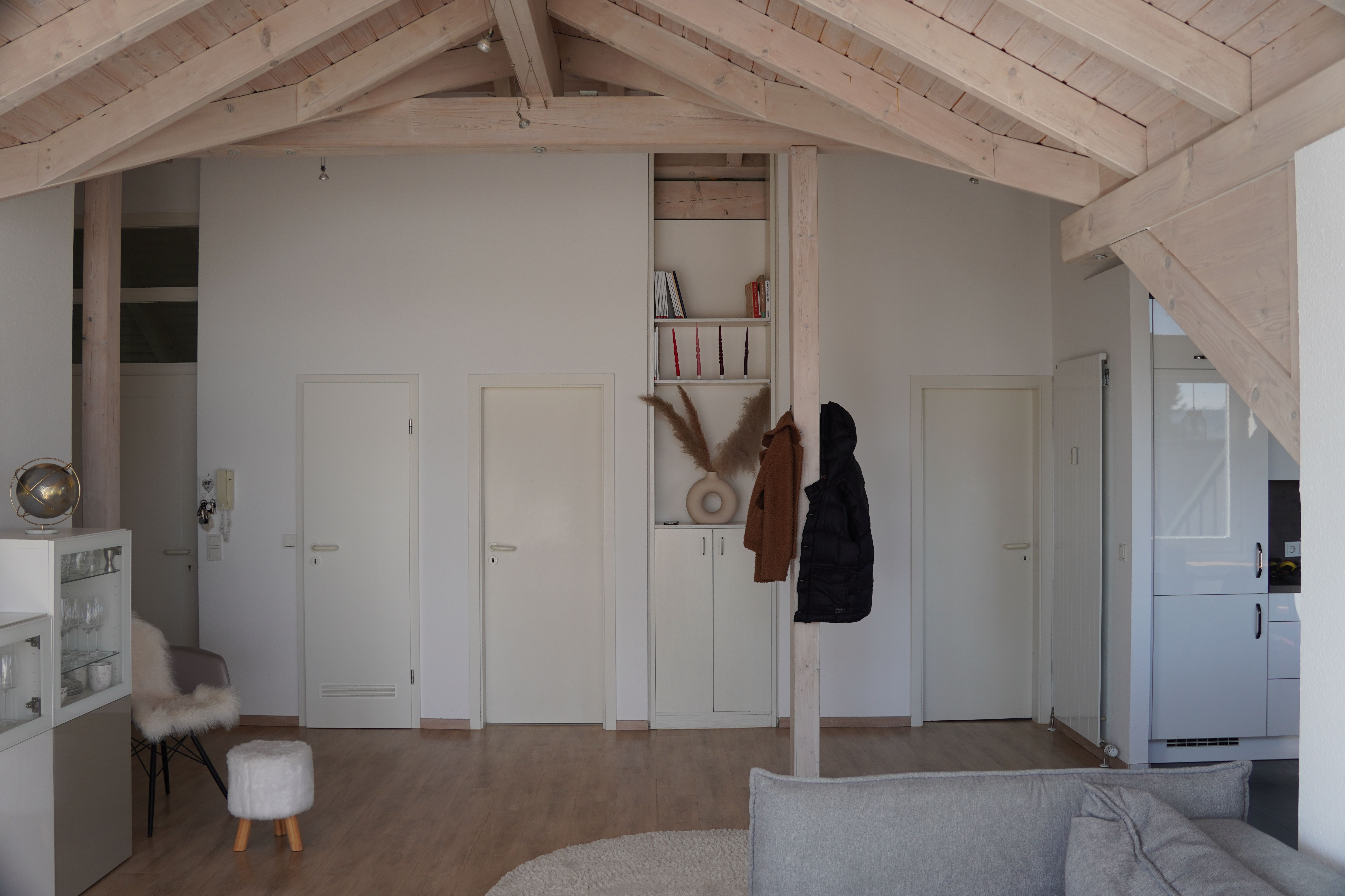 Spacious, Fully Furnished Top-Floor Apartment With Lake View And Near Lido For Temporary Rent - 8