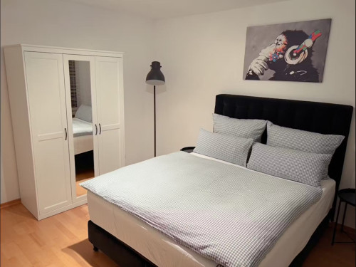 Modern room in Westend North