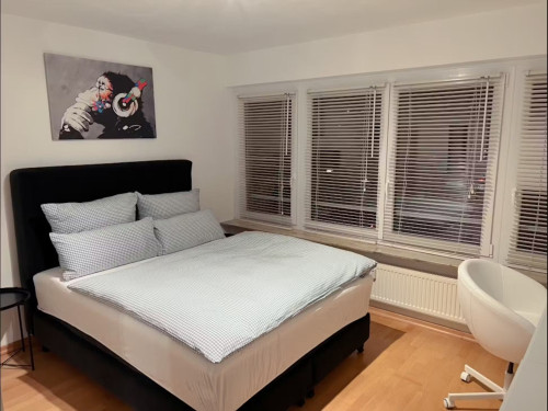 Modern room in Westend North