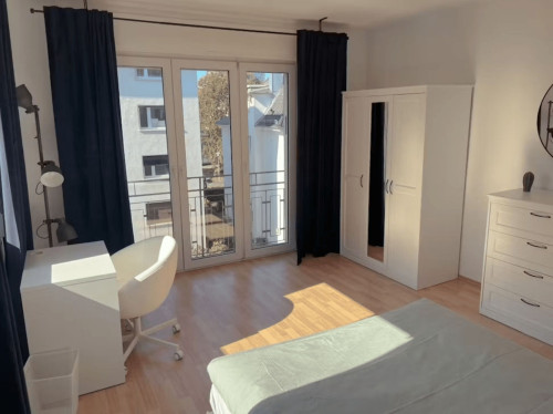 Wonderful and spacious room in Frankfurt Westend