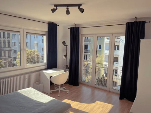 Wonderful and spacious room in Frankfurt Westend