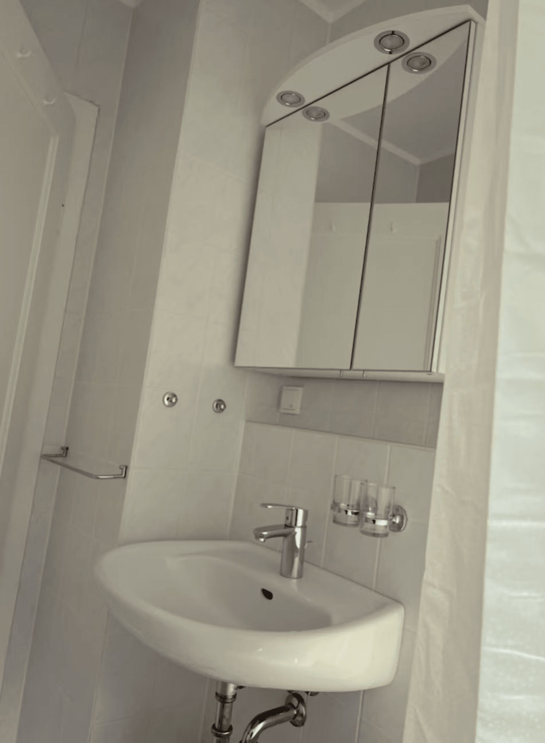Wonderful And Spacious Room In Frankfurt Westend - 2