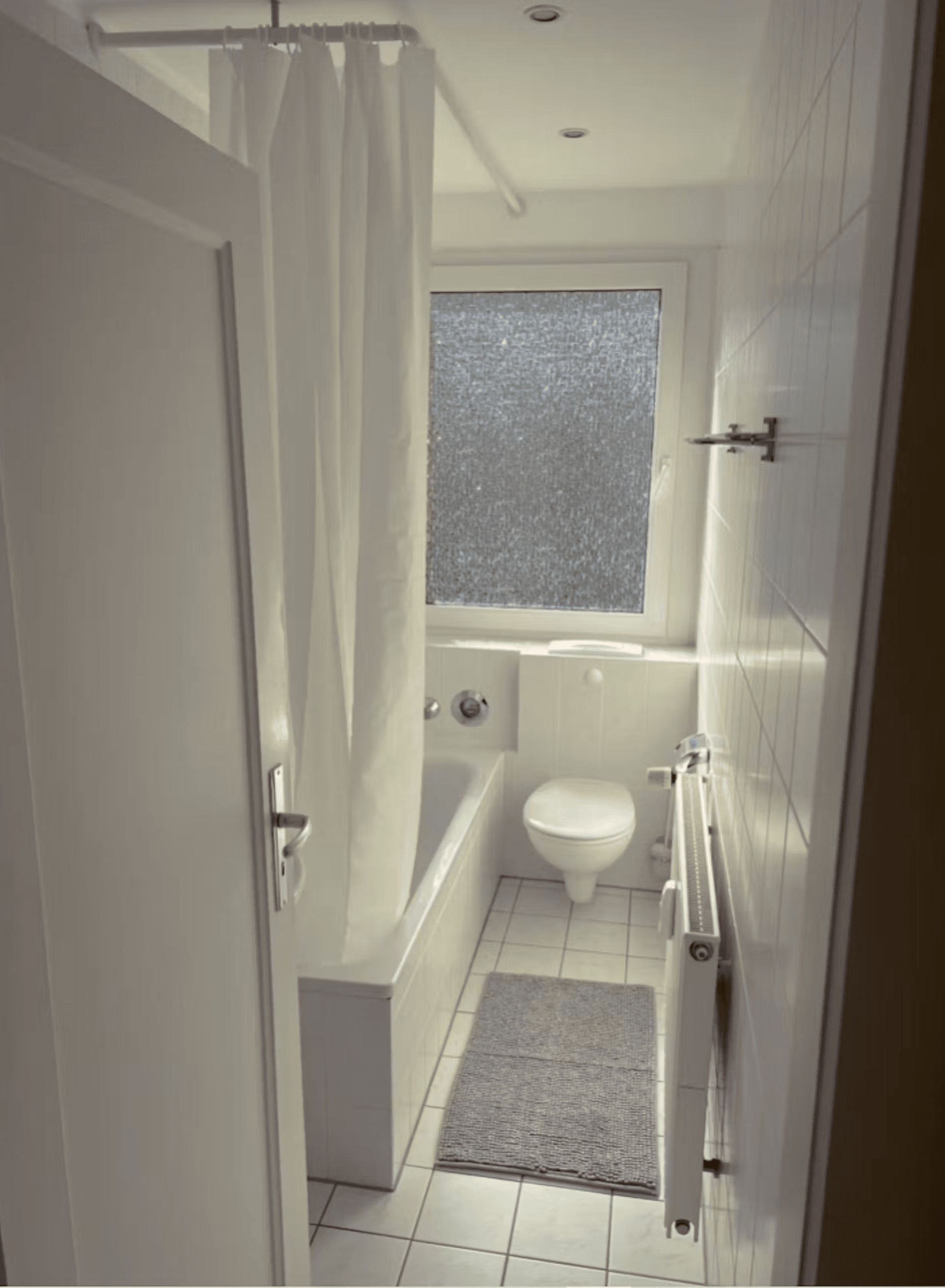 Wonderful And Spacious Room In Frankfurt Westend - 1