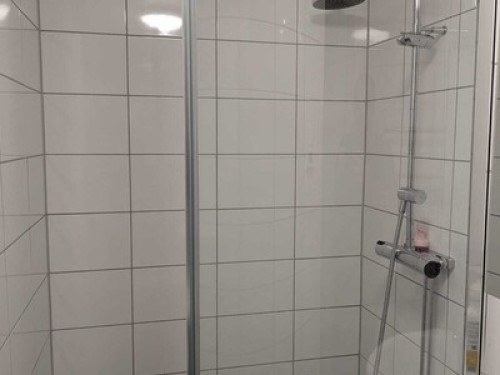 Nice comfortable room own bath/wc - Gallery - 5