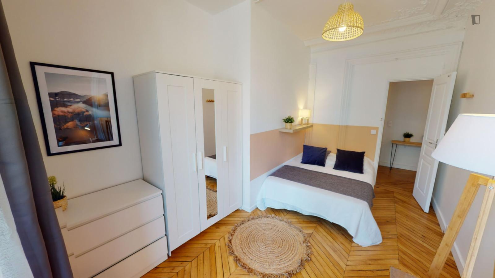 Sublime Double Bedroom In Quartier Du Faubourg-Du-Roule - 1
