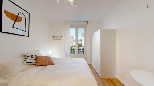 Inviting single ensuite bedroom in Rosny-sous-Bois