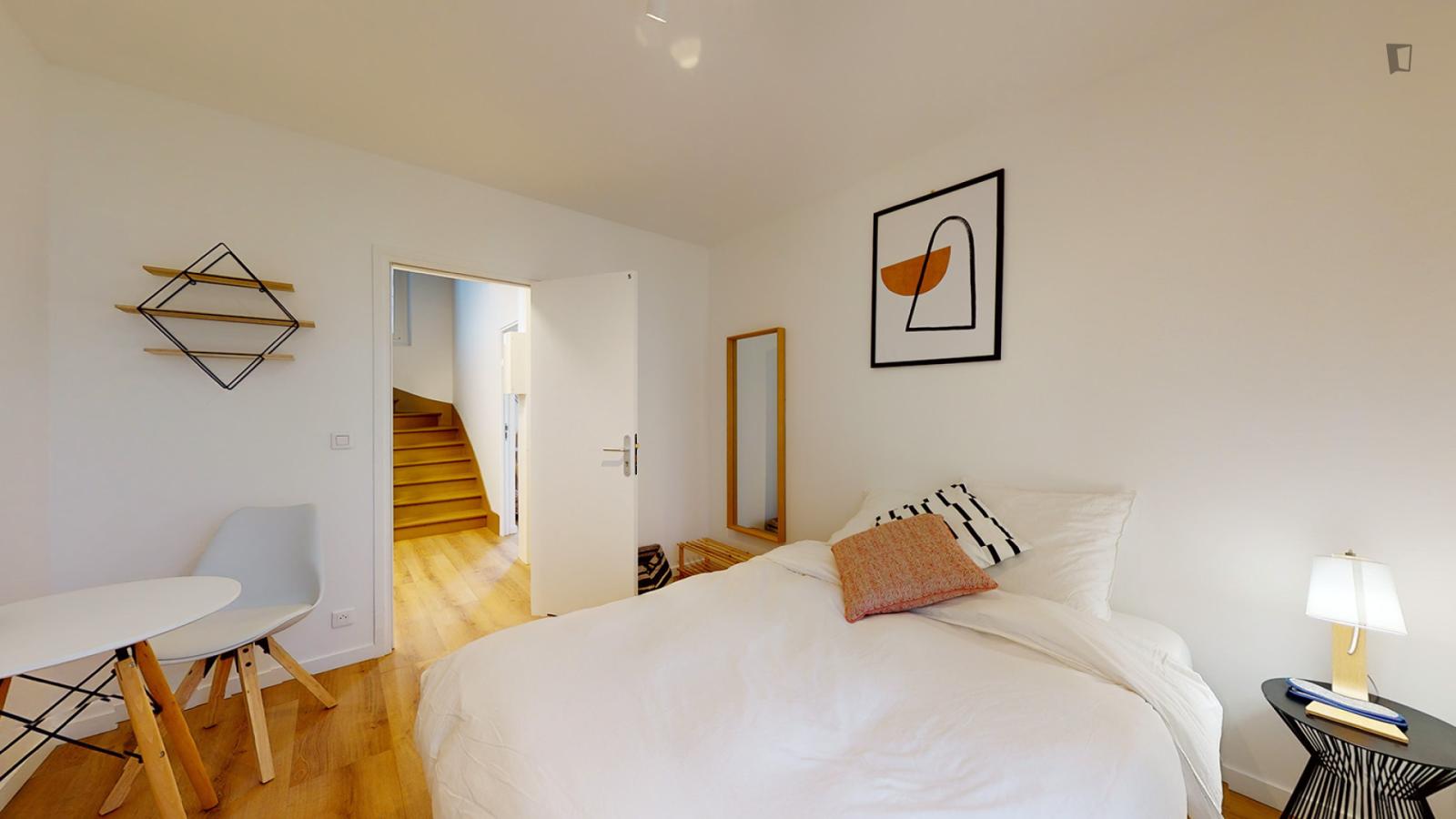 Inviting Single Ensuite Bedroom In Rosny-Sous-Bois - 1