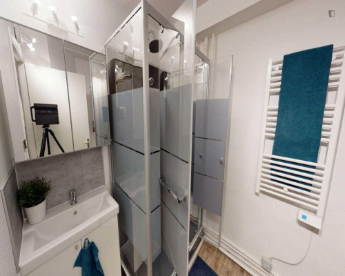 Appealing double bedroom near Université Toulouse Capitole - Gallery - 6