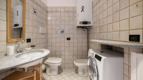 Splendid 2-bedroom apartment near Università Cattolica del Sacro Cuore  - Gallery - 12