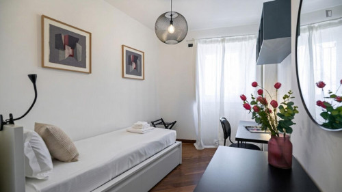 Splendid 2-bedroom apartment near Università Cattolica del Sacro Cuore  - Gallery - 15
