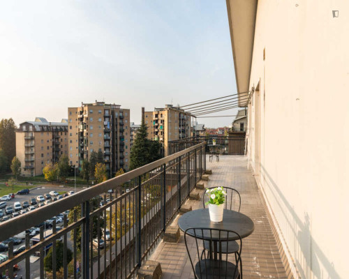 Cozy double room with a balcony, in Cesano Boscone