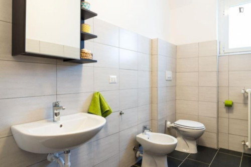 Cozy double room with a balcony, in Cesano Boscone - Gallery - 5