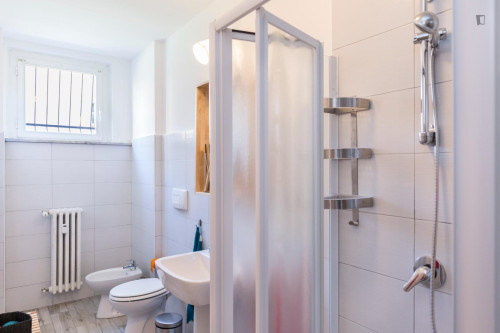 Cute double bedroom in Cesano Boscone