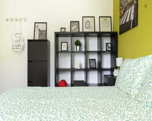 Bright double bedroom in the Gallaratese district - Gallery - 17
