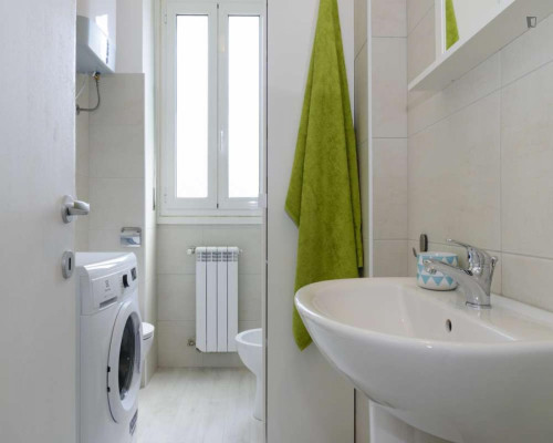 Bright double bedroom in the Gallaratese district - Gallery - 11