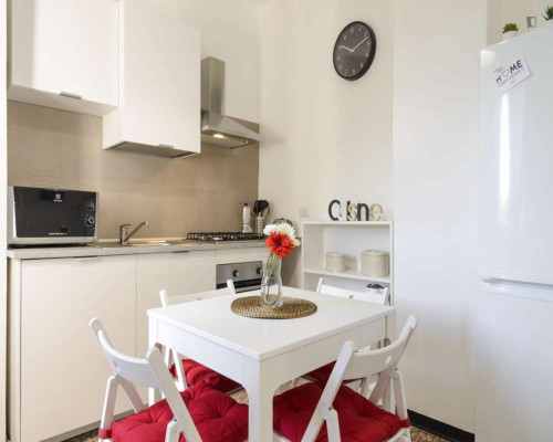 Bright double bedroom in the Gallaratese district - Gallery - 15