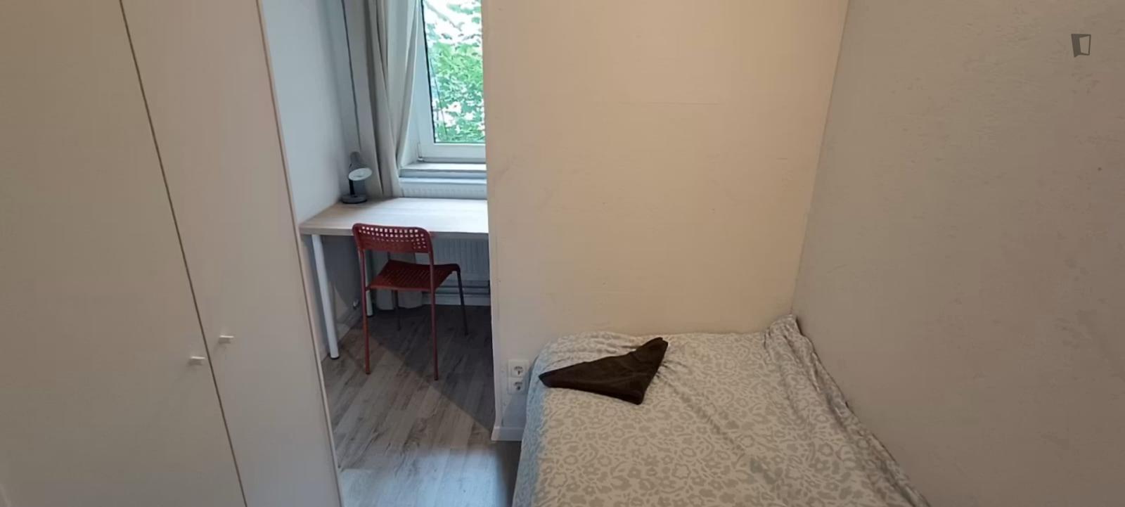 Neat Single Bedroom In Hamme - 1