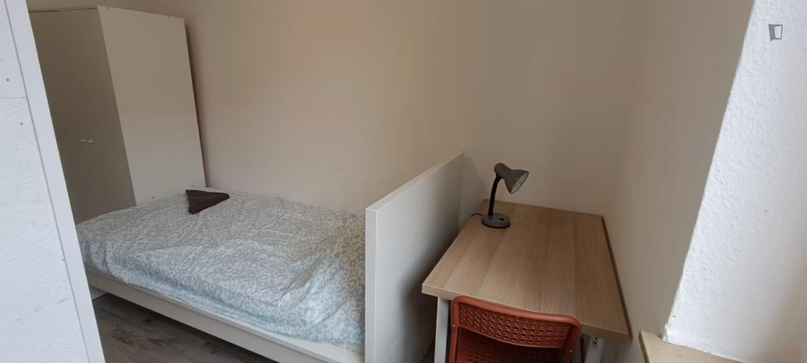 Cosy Single Bedroom In Hamme - 1