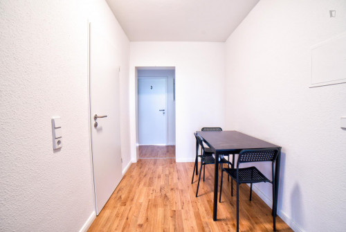 Beautiful single bedroom in a 3-bedroom apartment near Elbruchstraße transport station