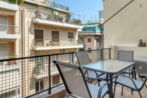 Charming 2-bedroom flat near the University of Economics and Business - Gallery - 13