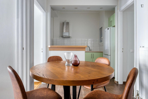 Charming 2-bedroom flat near the University of Economics and Business - Gallery - 9