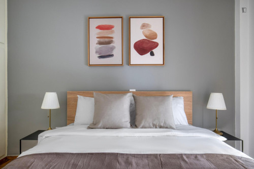 Charming 2-bedroom flat near the University of Economics and Business - Gallery - 5
