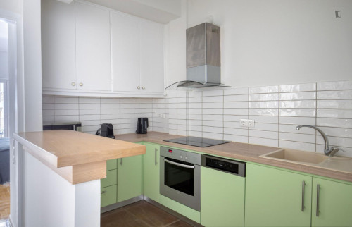 Charming 2-bedroom flat near the University of Economics and Business - Gallery - 12